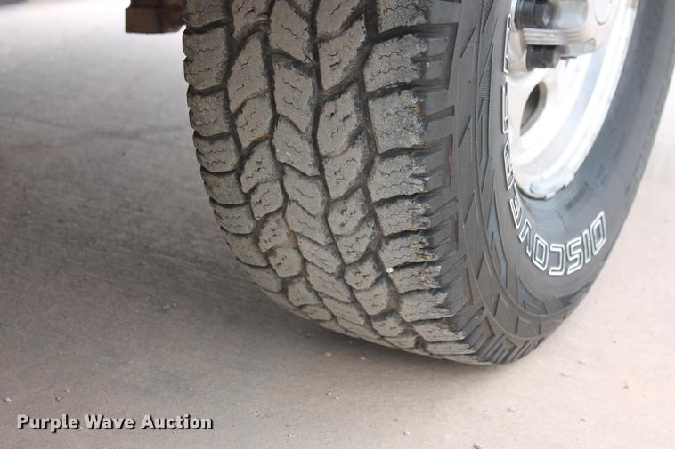 image for item DB5212 2007 Chevrolet Silverado 2500HD Crew Cab flatbed pickup truck