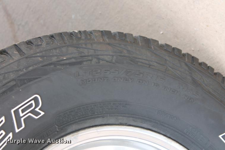 image for item DB5212 2007 Chevrolet Silverado 2500HD Crew Cab flatbed pickup truck