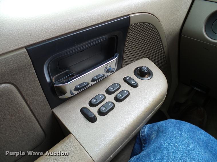 image for item DB5221 2007 Ford F150 XLT SuperCrew pickup truck