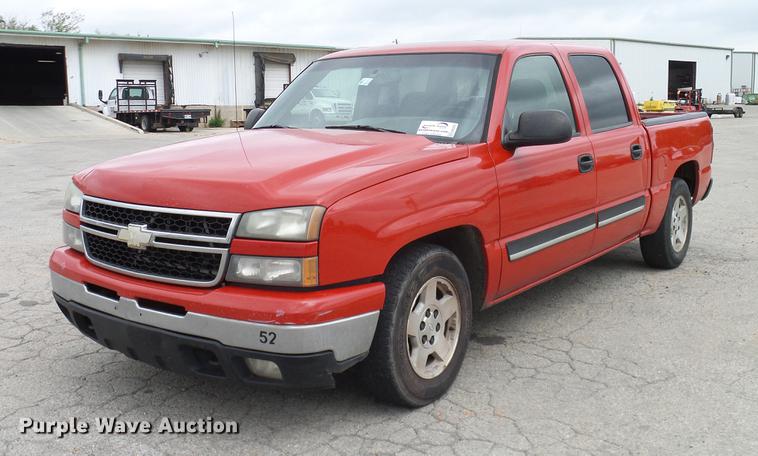 image for item DB5223 2006 Chevrolet Silverado 1500 LT Crew Cab pickup truck