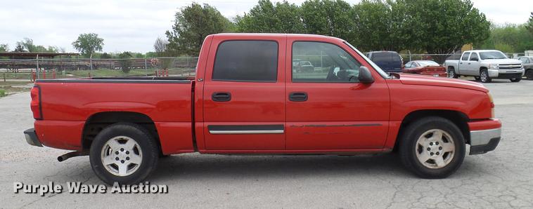 image for item DB5223 2006 Chevrolet Silverado 1500 LT Crew Cab pickup truck