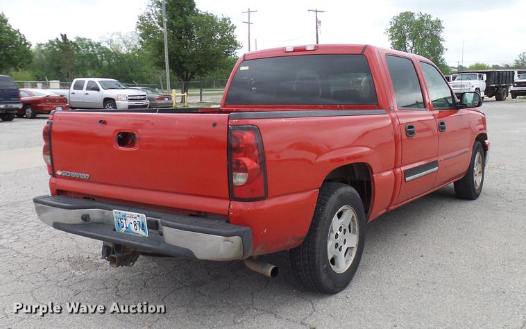 image for item DB5223 2006 Chevrolet Silverado 1500 LT Crew Cab pickup truck