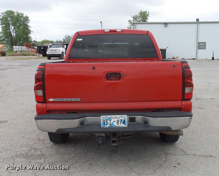 image for item DB5223 2006 Chevrolet Silverado 1500 LT Crew Cab pickup truck