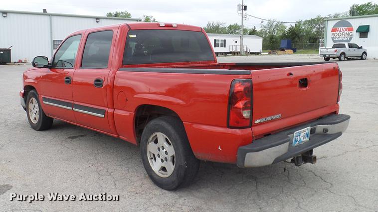image for item DB5223 2006 Chevrolet Silverado 1500 LT Crew Cab pickup truck
