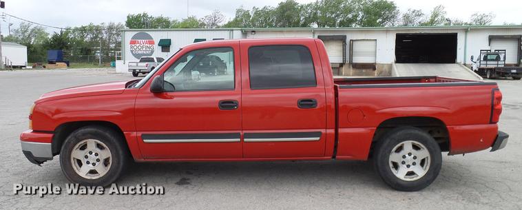 image for item DB5223 2006 Chevrolet Silverado 1500 LT Crew Cab pickup truck