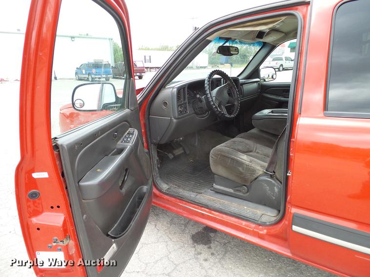 image for item DB5223 2006 Chevrolet Silverado 1500 LT Crew Cab pickup truck