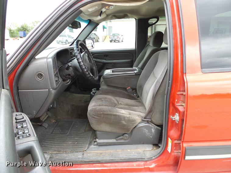 image for item DB5223 2006 Chevrolet Silverado 1500 LT Crew Cab pickup truck