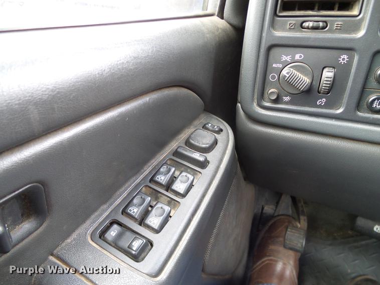 image for item DB5223 2006 Chevrolet Silverado 1500 LT Crew Cab pickup truck