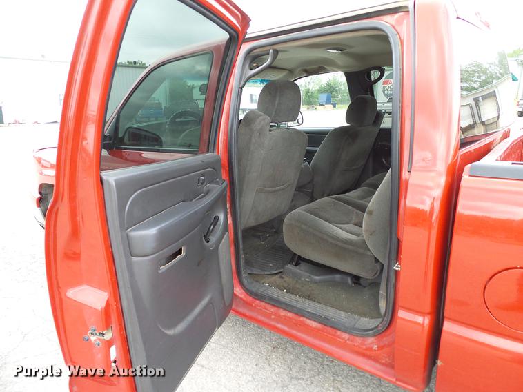 image for item DB5223 2006 Chevrolet Silverado 1500 LT Crew Cab pickup truck