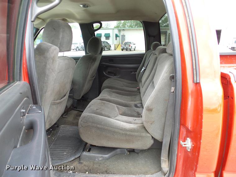 image for item DB5223 2006 Chevrolet Silverado 1500 LT Crew Cab pickup truck