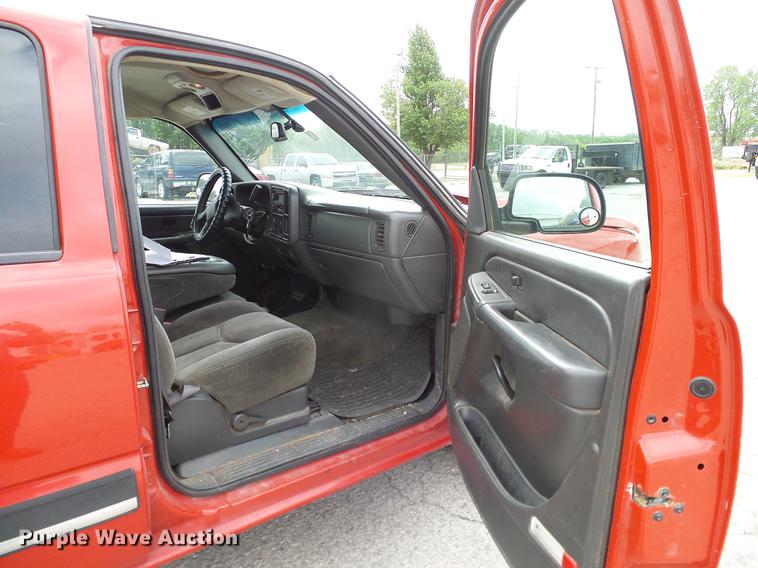 image for item DB5223 2006 Chevrolet Silverado 1500 LT Crew Cab pickup truck