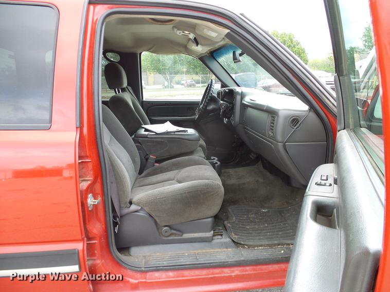 image for item DB5223 2006 Chevrolet Silverado 1500 LT Crew Cab pickup truck