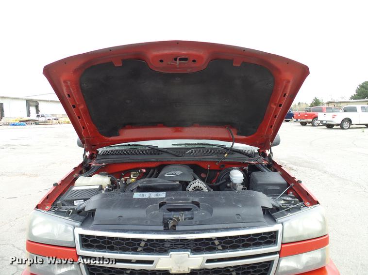 image for item DB5223 2006 Chevrolet Silverado 1500 LT Crew Cab pickup truck