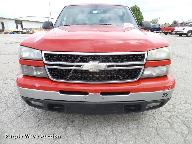image for item DB5223 2006 Chevrolet Silverado 1500 LT Crew Cab pickup truck