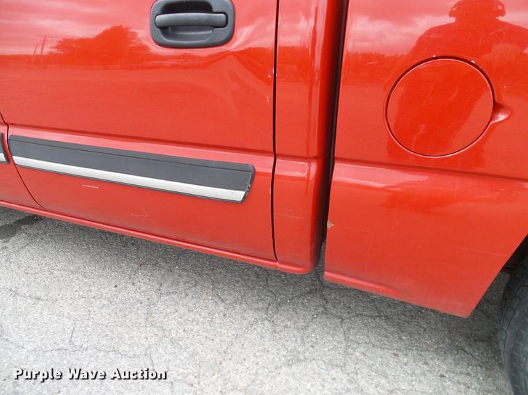 image for item DB5223 2006 Chevrolet Silverado 1500 LT Crew Cab pickup truck