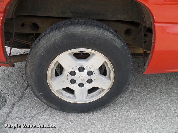 image for item DB5223 2006 Chevrolet Silverado 1500 LT Crew Cab pickup truck