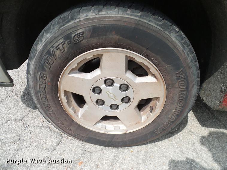 image for item DB5223 2006 Chevrolet Silverado 1500 LT Crew Cab pickup truck