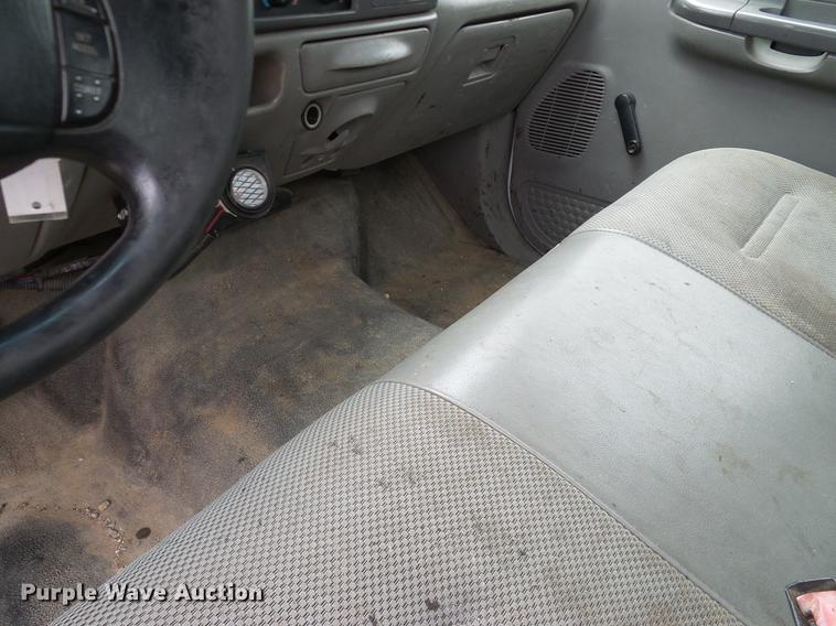 image for item DB5229 2001 Ford F450 Super Duty XL flatbed truck