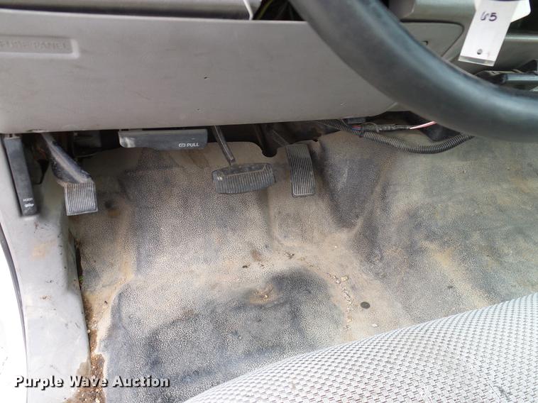 image for item DB5229 2001 Ford F450 Super Duty XL flatbed truck