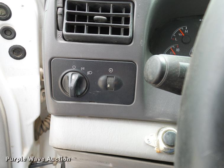 image for item DB5229 2001 Ford F450 Super Duty XL flatbed truck