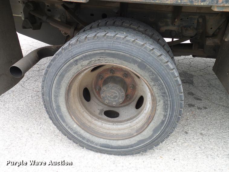 image for item DB5229 2001 Ford F450 Super Duty XL flatbed truck