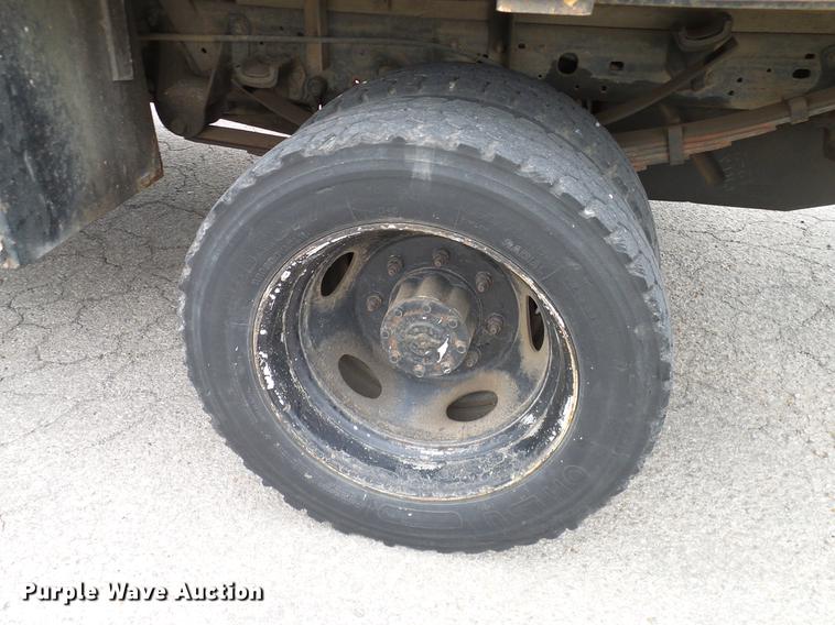 image for item DB5229 2001 Ford F450 Super Duty XL flatbed truck