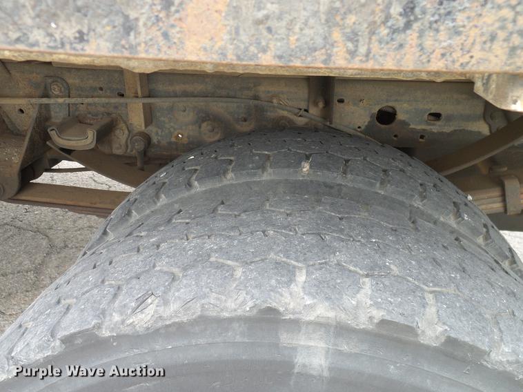 image for item DB5229 2001 Ford F450 Super Duty XL flatbed truck