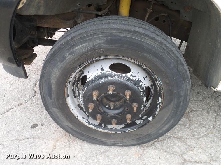 image for item DB5229 2001 Ford F450 Super Duty XL flatbed truck