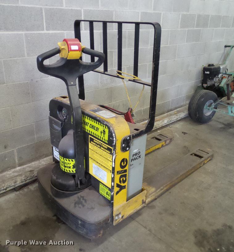image for item DB5233 Yale MPB040-EN24T2748 pallet jack