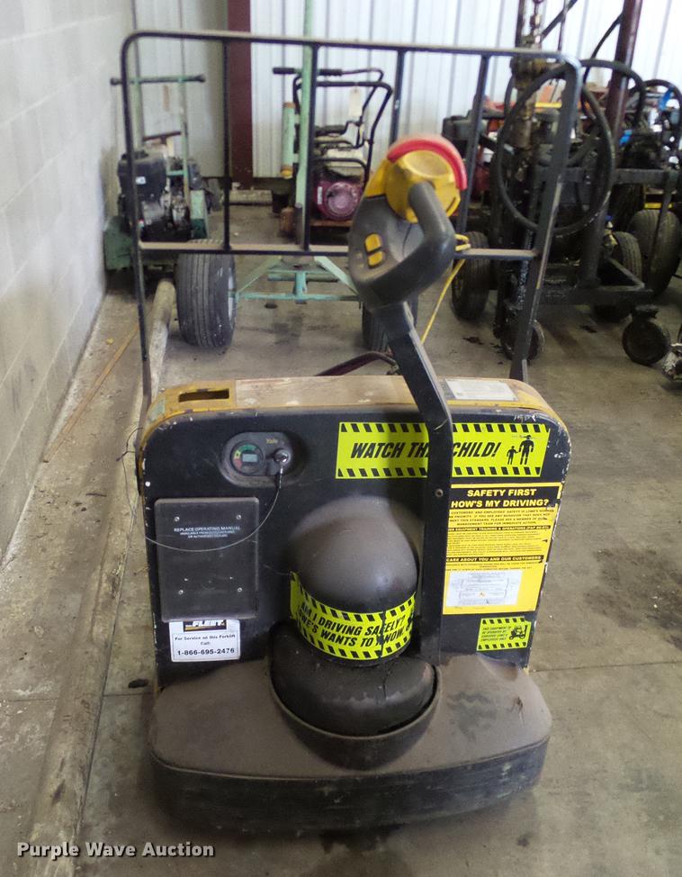 image for item DB5233 Yale MPB040-EN24T2748 pallet jack