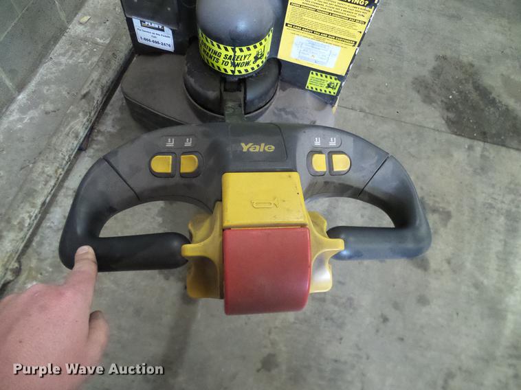 image for item DB5233 Yale MPB040-EN24T2748 pallet jack