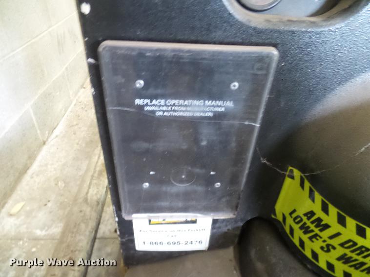 image for item DB5233 Yale MPB040-EN24T2748 pallet jack