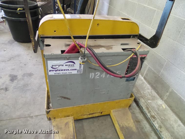 image for item DB5233 Yale MPB040-EN24T2748 pallet jack