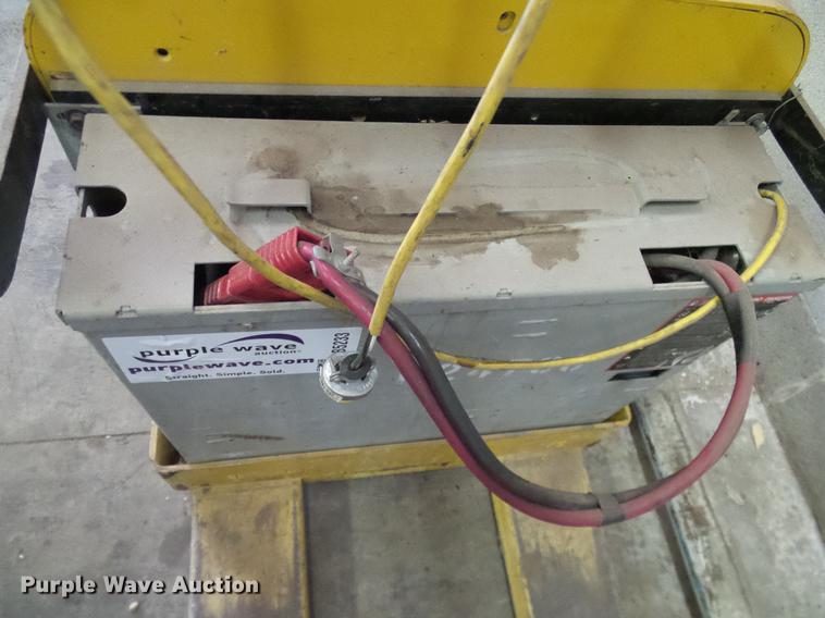 image for item DB5233 Yale MPB040-EN24T2748 pallet jack