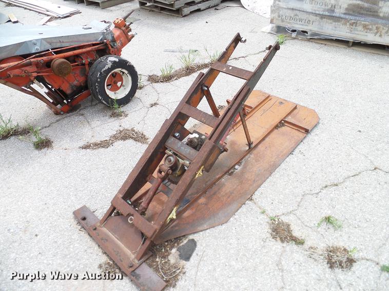 image for item DB5238 (2) Gravely walk-behind tractors