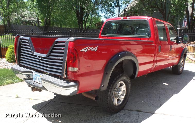 image for item DB6148 2004 Ford F350 Super Duty Crew Cab pickup truck