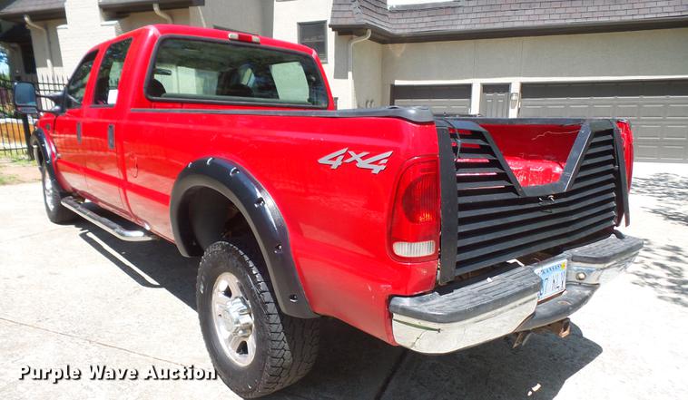 image for item DB6148 2004 Ford F350 Super Duty Crew Cab pickup truck