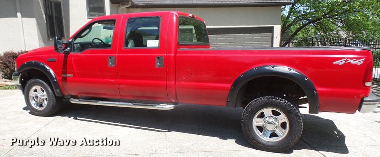 image for item DB6148 2004 Ford F350 Super Duty Crew Cab pickup truck