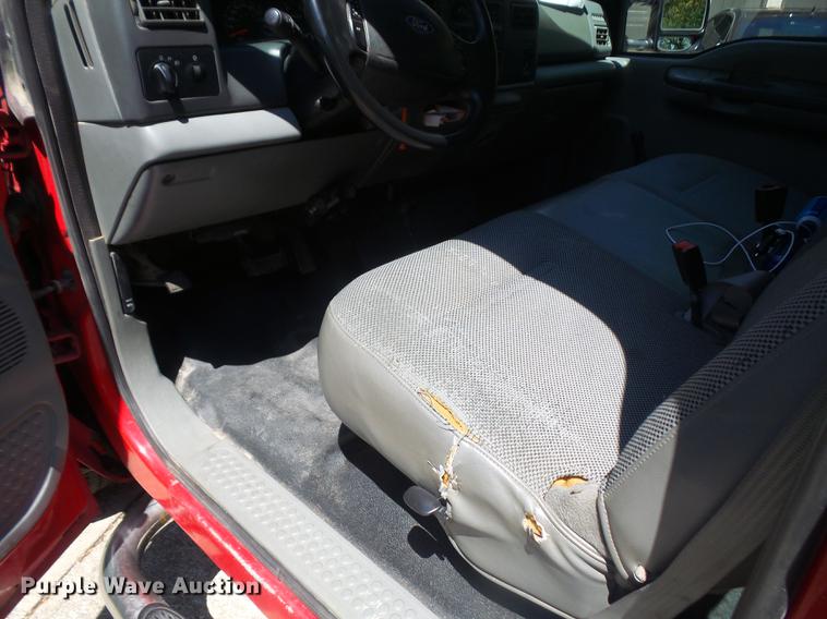 image for item DB6148 2004 Ford F350 Super Duty Crew Cab pickup truck