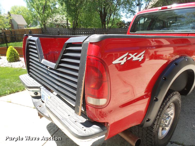 image for item DB6148 2004 Ford F350 Super Duty Crew Cab pickup truck