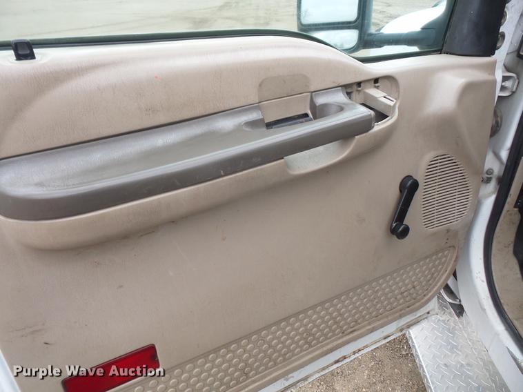 image for item DB6152 2002 Ford F450 Super Duty utility truck