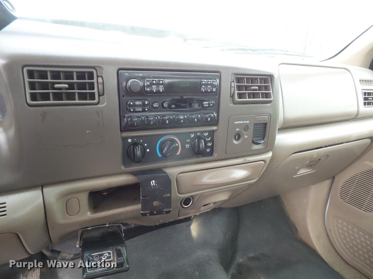 image for item DB6152 2002 Ford F450 Super Duty utility truck