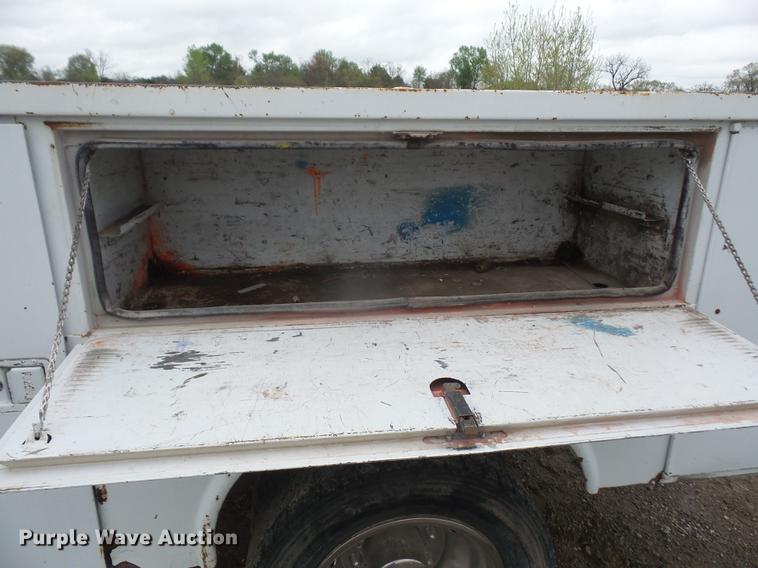 image for item DB6152 2002 Ford F450 Super Duty utility truck