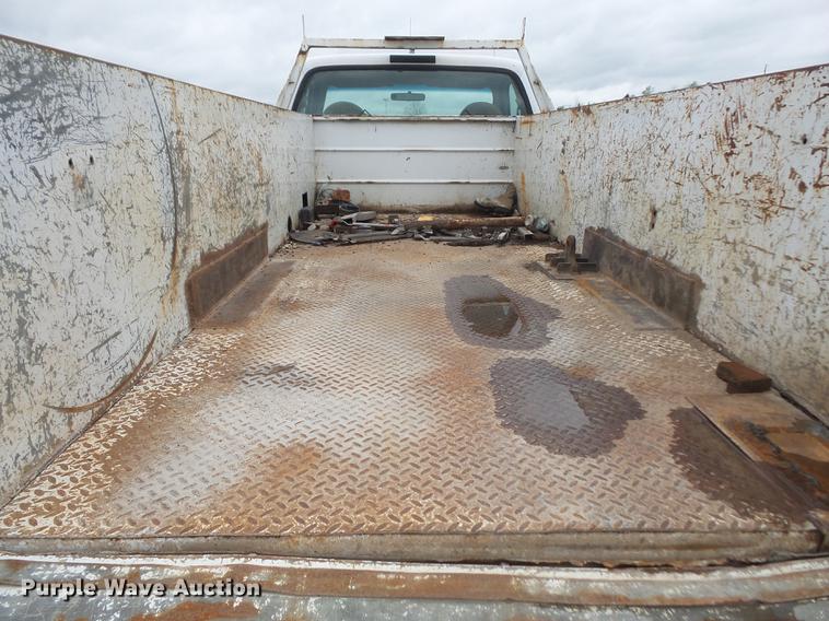 image for item DB6152 2002 Ford F450 Super Duty utility truck