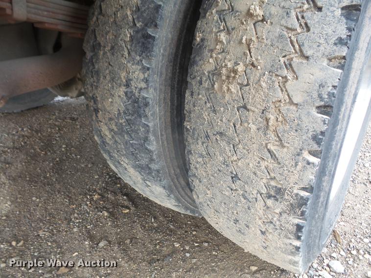 image for item DB6152 2002 Ford F450 Super Duty utility truck