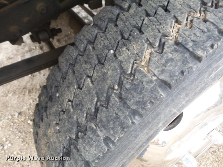 image for item DB6152 2002 Ford F450 Super Duty utility truck