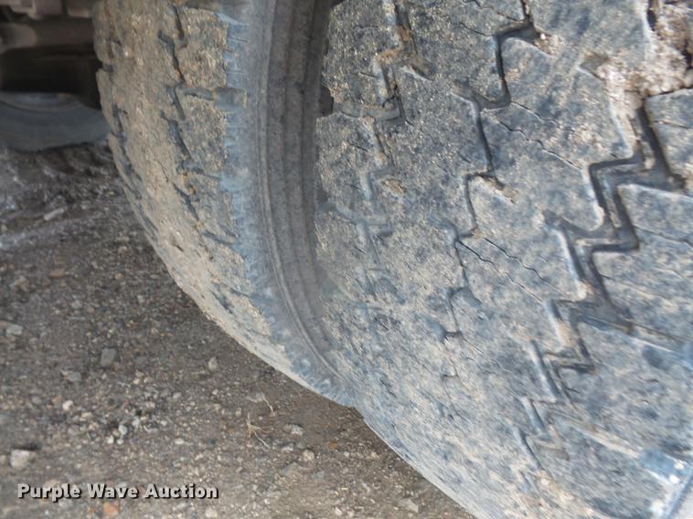 image for item DB6152 2002 Ford F450 Super Duty utility truck