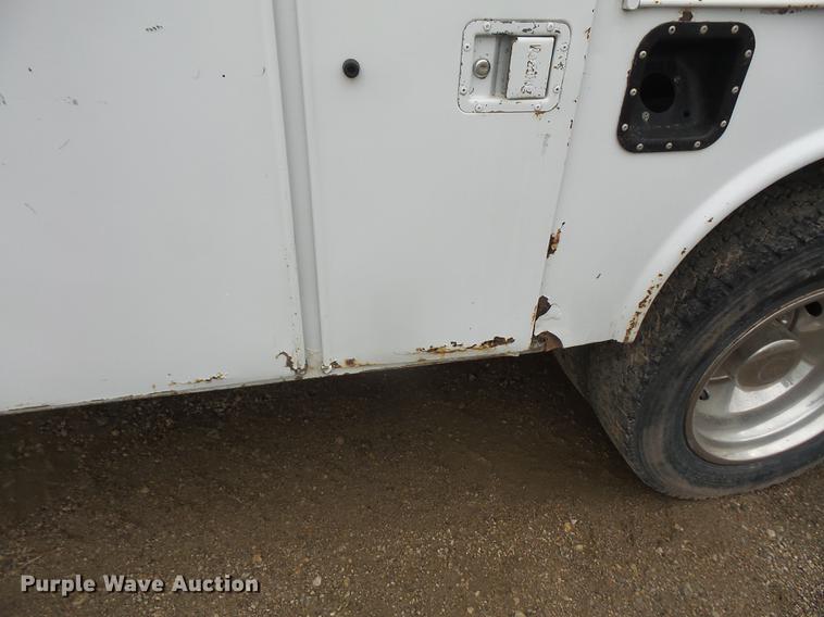 image for item DB6152 2002 Ford F450 Super Duty utility truck