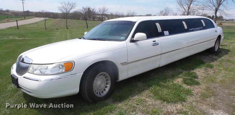 image for item DB6181 1999 Lincoln Town Car Executive limousine