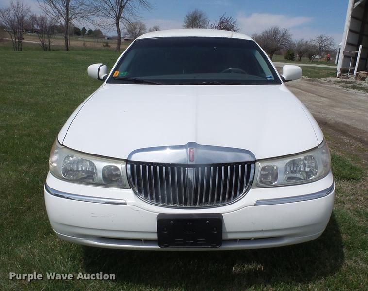 image for item DB6181 1999 Lincoln Town Car Executive limousine